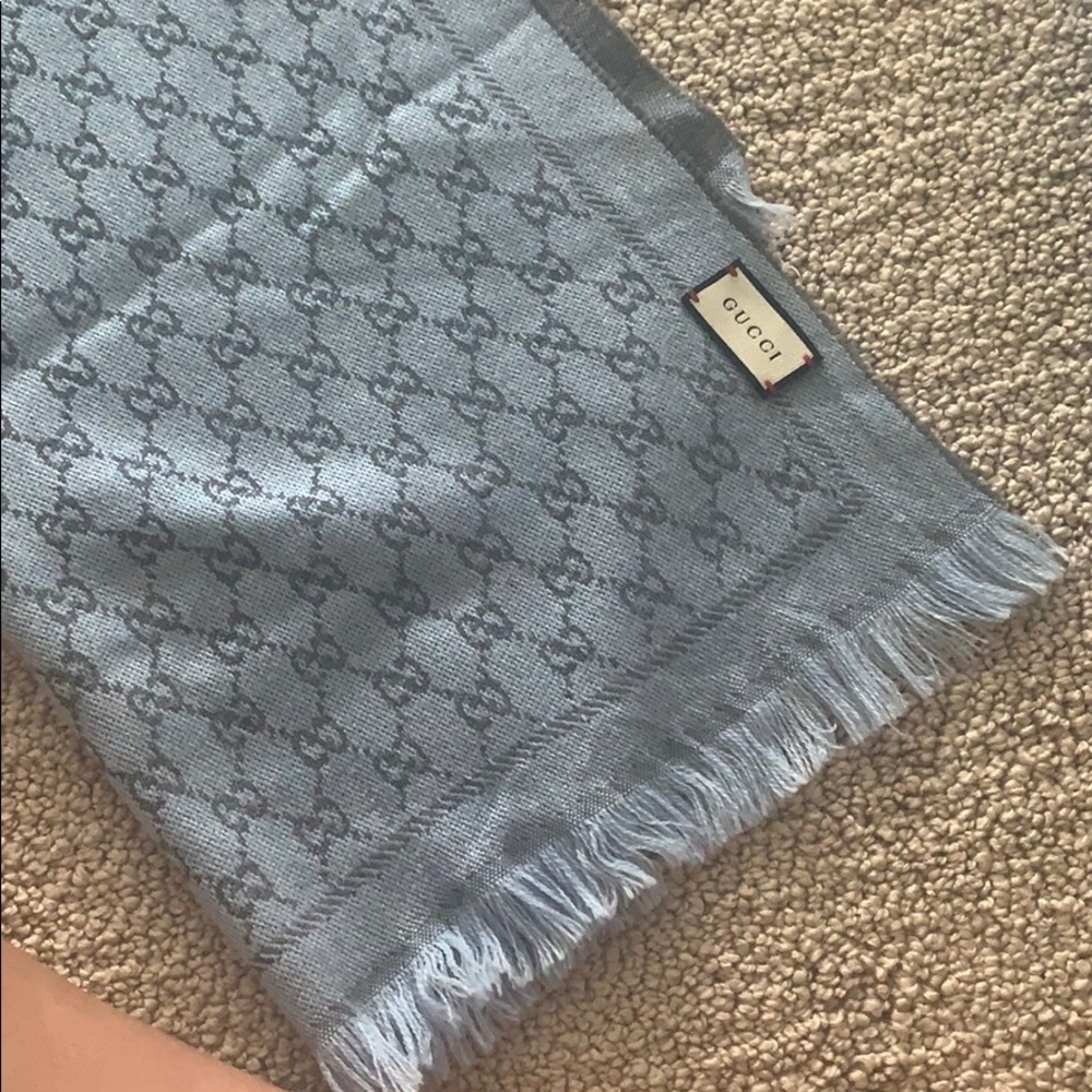 Gucci scarf